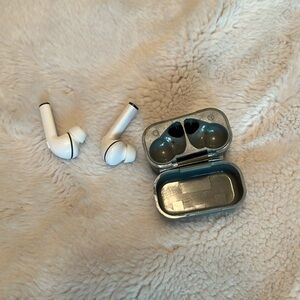 Wireless earbuds